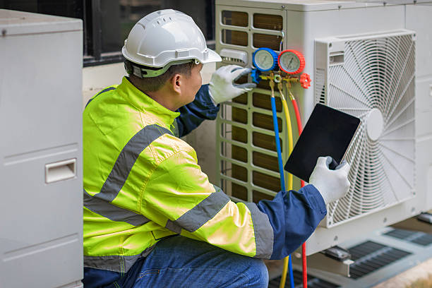 Professional Ac Installation technician working in Reklaw, TX